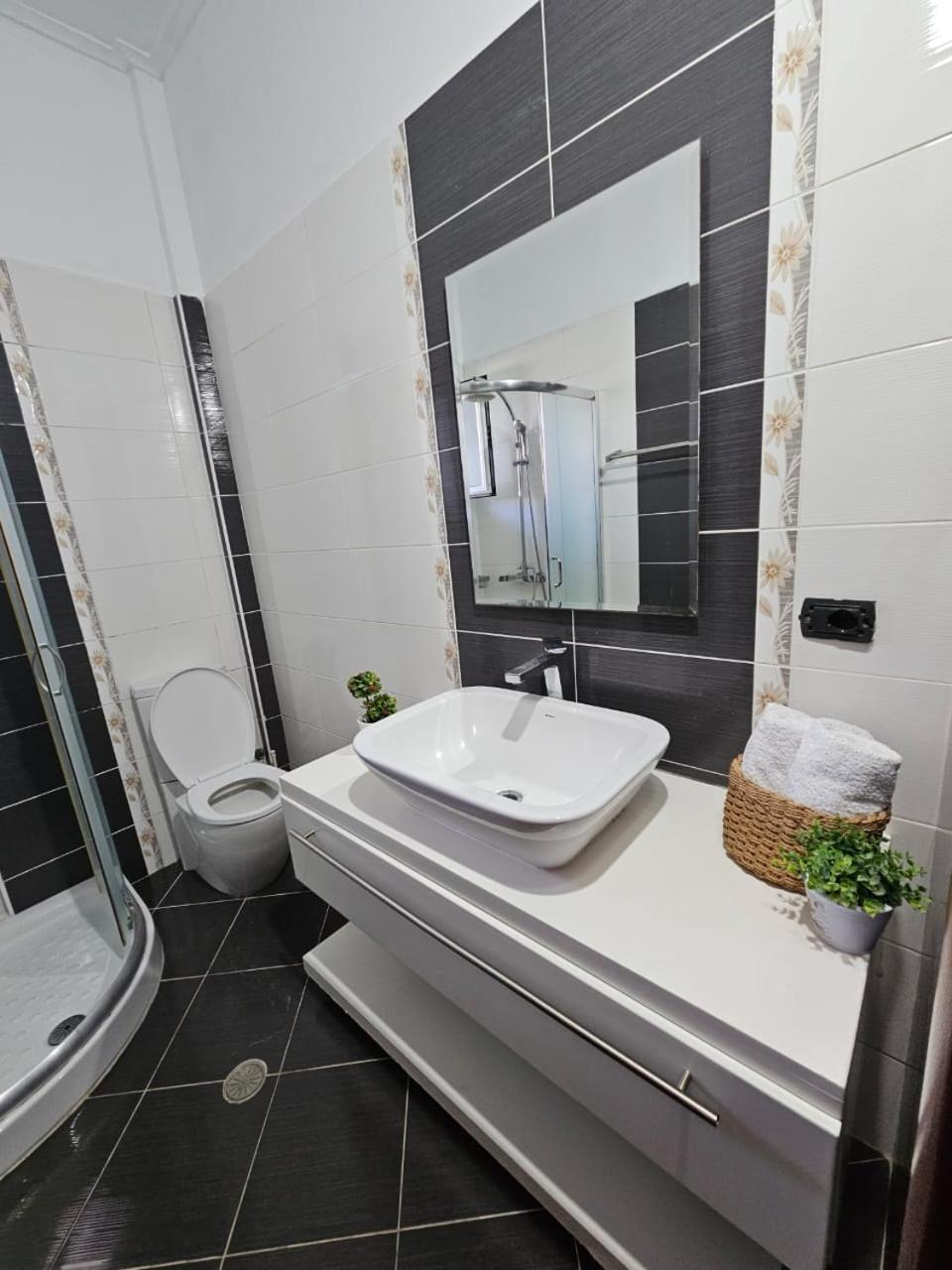 Leon Sea View Apartment Sarandë Exteriér fotografie